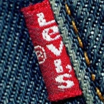 Манекены португальских магазинов Levi’s совершили побег Манекены португальских магазинов Levi’s совершили побег