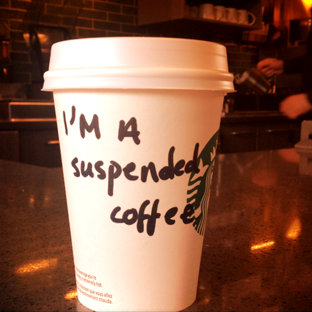  Starbucks в Великобритании начинает проект «оплаченного кофе» в помощь бездомным