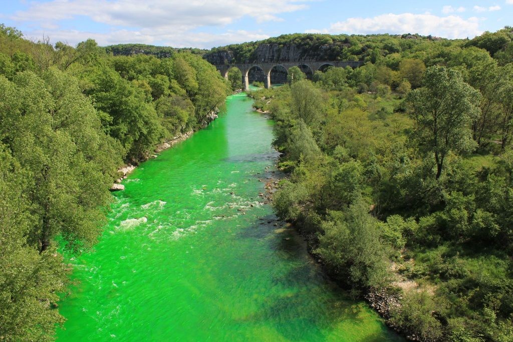 Eco-activists dye rivers green — POPSOP
